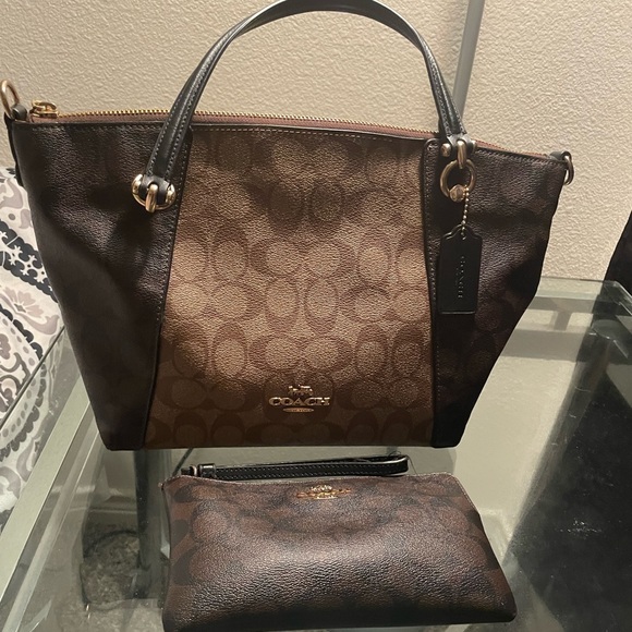 Set - Picture 1 of 2